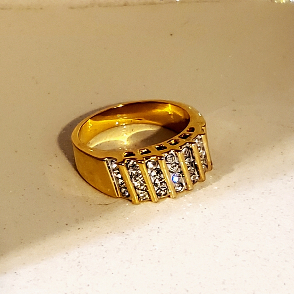 Stunning Goldtone Zirconia Ring